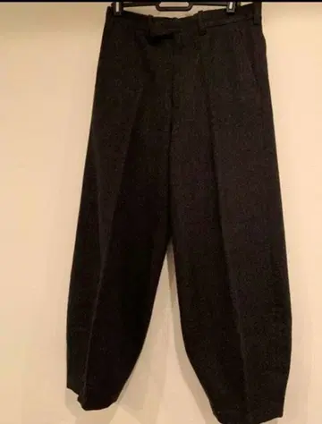 라드뮤지션 42 와이드 테이퍼드 팬츠