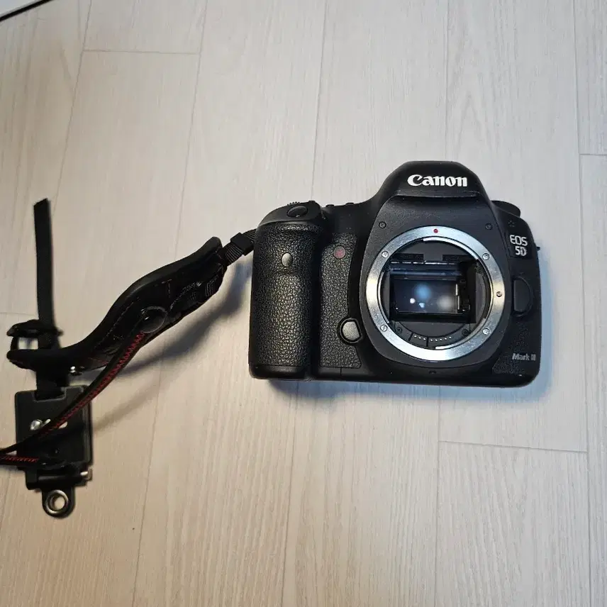 캐논 EOS 5D Mark III 바디(25만원 어치 서비스 드립니다~)