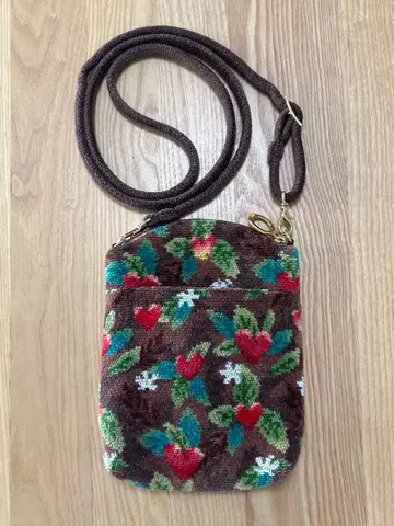 새상품급 페이러 플루팅 하트 숄더백 스마트폰 숄더