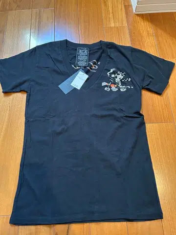 Ed Hardy 블랙 V넥 티셔츠 S사이즈 새상품