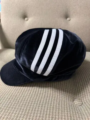 아디다스 벨로아 소재 블랙 헌팅 캡 스트라이프 구제 의류 y2k