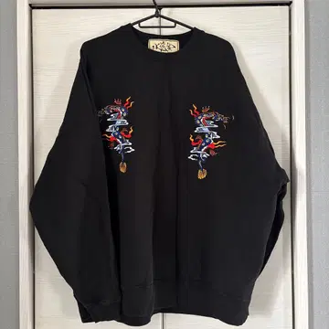 수류사 드래곤 자수 블랙 맨투맨