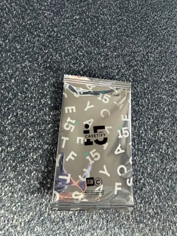 CASETiFY 지드래곤 트레이딩 카드