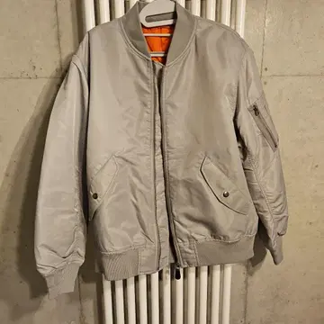 GU 그레이 MA-1 자켓