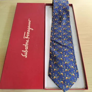 살바토레 페라가모 넥타이