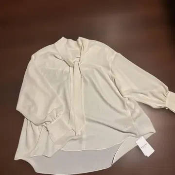 [택 포함 새상품] Spic&Span 보타이 긴팔 블라우스