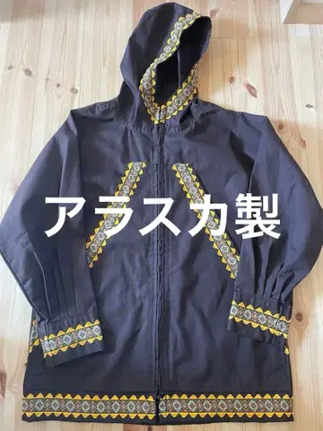 후드 부착 블랙 자켓 알래스카제 판초