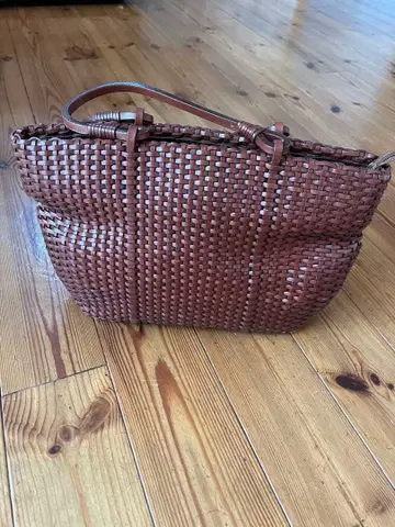 브라운 뜨개질 가죽 토트백