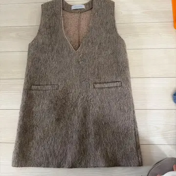 SUGAR ROSE V넥 오버롤 스커트 원피스 베이지