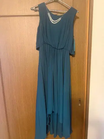 다크 틸 플레어 드레스 펄 넥라인