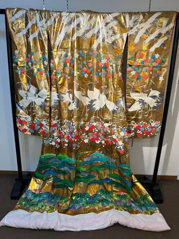 골드 컬러 학과 꽃의 우치카케 마루쇼