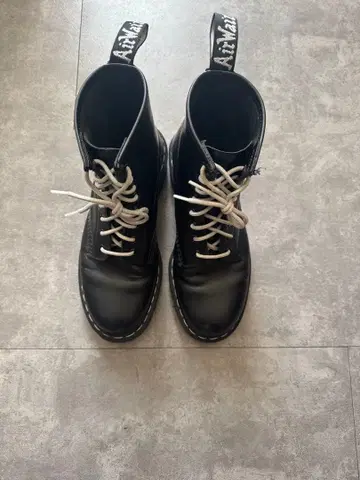 Dr. Martens 블랙 워크 부츠