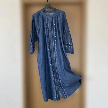 데님 블루 자수 긴팔 셔츠