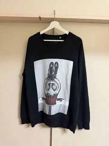 NO COMMENT 그래픽 프린트 맨투맨