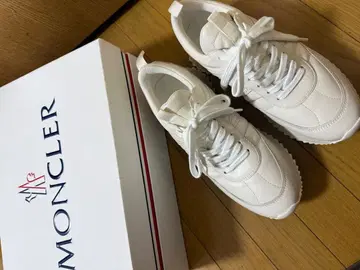 MONCLER 화이트 가죽 통굽 스니커즈 38 사이즈