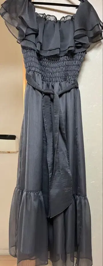 PROPORTION BODY DRDSSING 그레이 프릴 롱 드레스