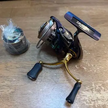 다이와 15 에메랄다스 AIR 2508PE 컨디션 최상 예비 스풀 포함