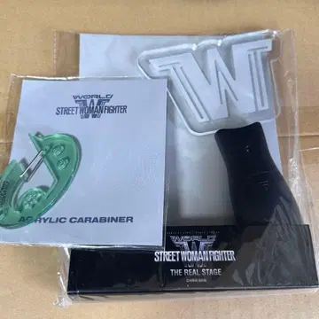 World of Street Woman Fighter 응원봉 카라비너