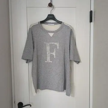 1회 착용 새상품급 파비아나 필리피 반팔 티셔츠