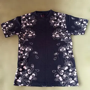 일본풍 패턴 디자인의 코튼 T셔츠