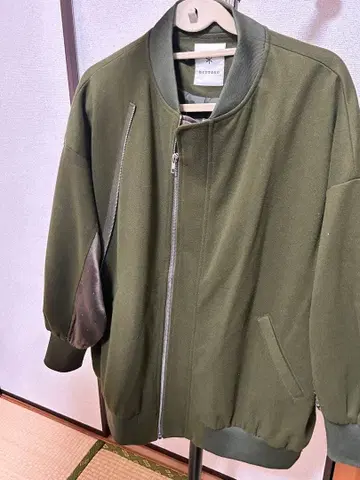 올리브 그린 집업 봄버 자켓