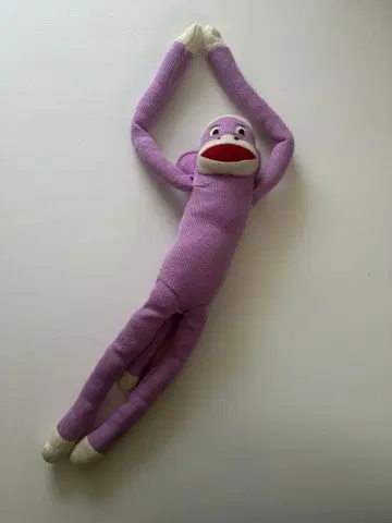 보라색 양말 원숭이 봉제 인형