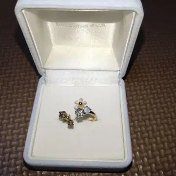 사만사 실바 꽃 모티브 반지