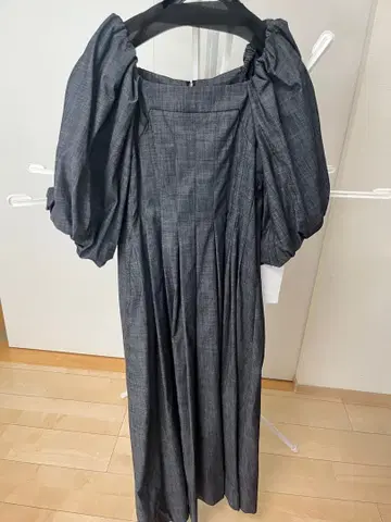 셀포드 퍼프 슬리브 스퀘어 원피스 사이즈 38