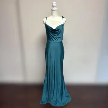 틸 컬러 드레이프 넥 맥시 드레스