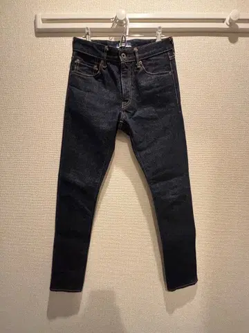 JAPAN BLUE JEANS 테이퍼드 모델