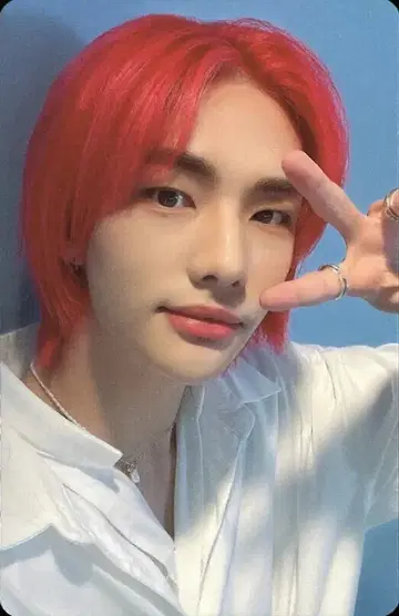 StrayKids WAVE11 현진 NACIFIC 콜라보 파랑 배경