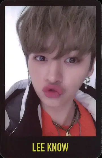 StrayKids LeeKnow MIROH 검은색 테두리