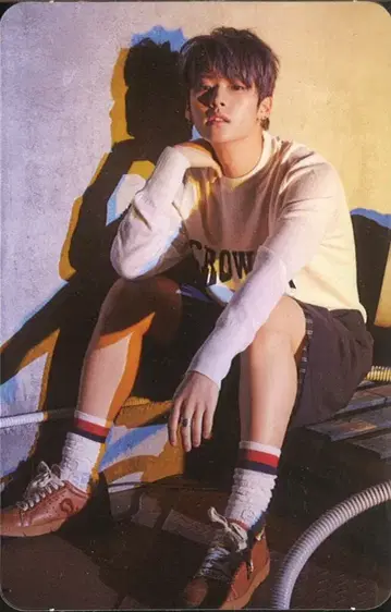 StrayKids LeeKnow YELLOW WOOD