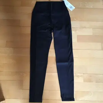 새상품 챠코트 블랙 M 사이즈 레깅스 256331-1008-43