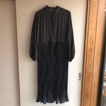 도트 개더 볼륨 소매 원피스 BEARDSLEY 스타일