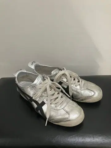 오니츠카 타이거 실버 스니커즈