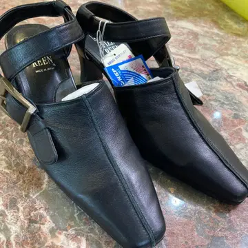 QUEEN 블랙 가죽 샌들 펌프스