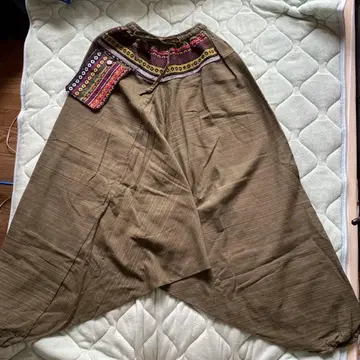 카키색 사루엘 팬츠