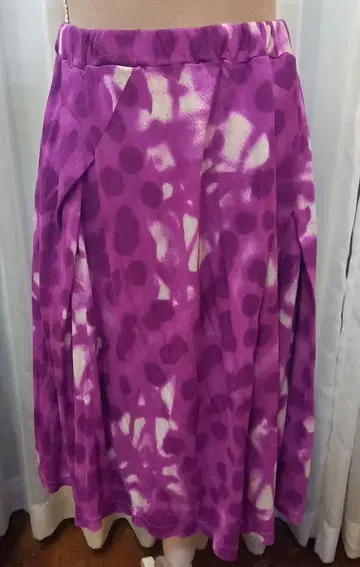 [ 새상품 ] 택 포함 zucca 주카 마젠타 플레어 스커트