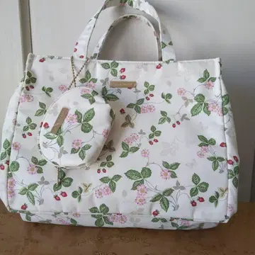 [미사용 새상품] 웨지우드 스트로베리 플라워 무늬 토트백 가격 인하 완료