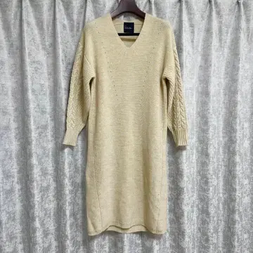 어반리서치 로쏘 V넥 니트 원피스 베이지