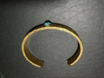터콰이즈 원석 장식 골드 컬러 팔찌