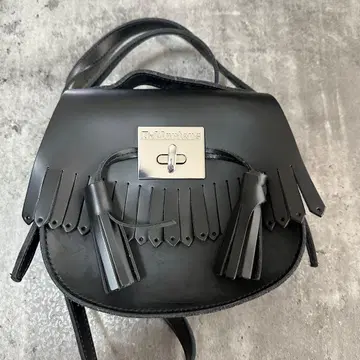 닥터마틴 MINITASSEL SADDLEBAG