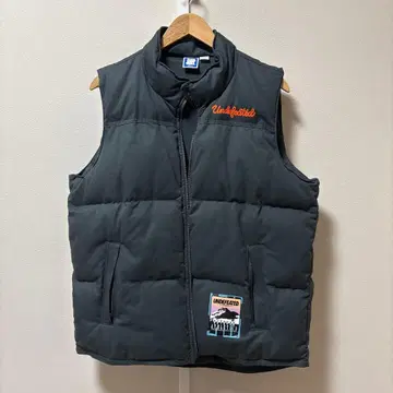 UNDEFEATED 언디피티드 다운 베스트 M 사이즈