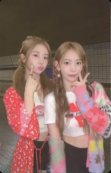 르세라핌 Antifragile 사쿠라/윤진 트레이딩 카드