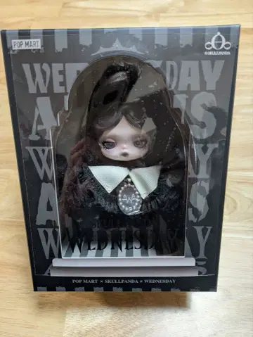 POP MART WEDNESDAY SKULLPANDA 피규어