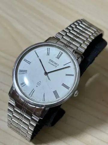 SEIKO 샤리오 빈티지 쿼츠 화이트