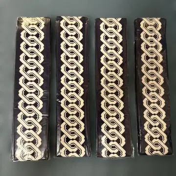 네이비 컬러와 화이트 컬러의 뜨개질 반폭 오비 4개 세트