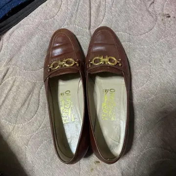 Ferragamo 브라운 가죽 로퍼