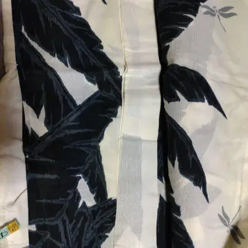 코무사데모도 잎 패턴 디자인 유카타 흑백